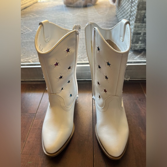 Never worn Tucker + Tate white toddler cowboy boots. Size 10 - Picture 3 of 4